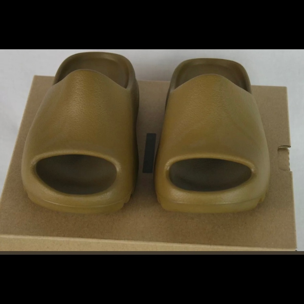 Kids Adidas YEEZY Slides Ochre Size 11K - Picture 2 of 4